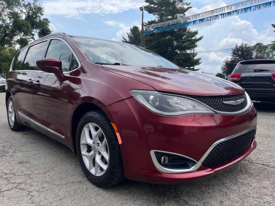 2017 Chrysler Pacifica Touring Plus photo 1