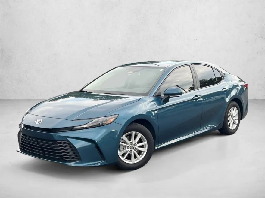 2025 Toyota Camry LE photo 1