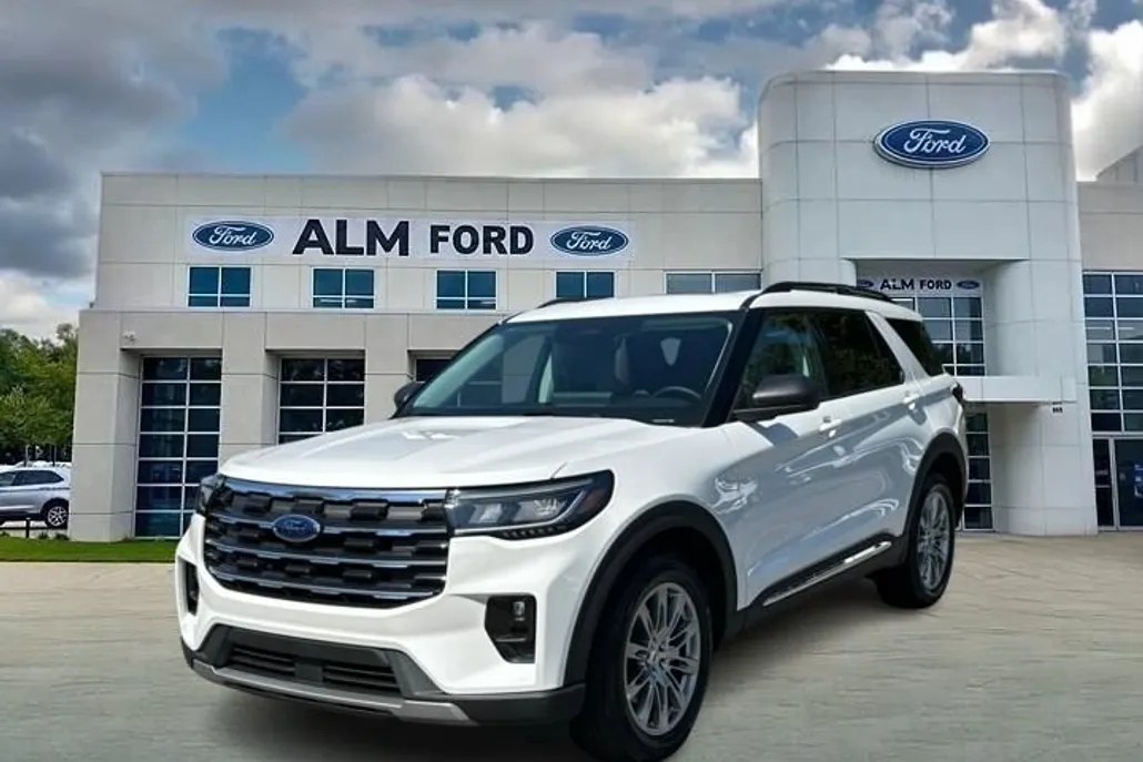2025 Ford Explorer photo 1