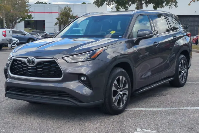 2022 Toyota Highlander XLE photo 1