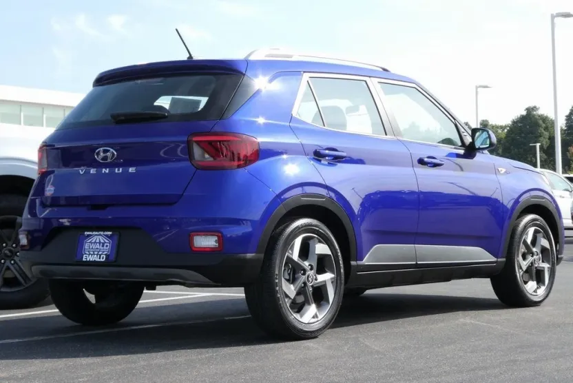 2024 Hyundai Venue SEL Limited photo 1