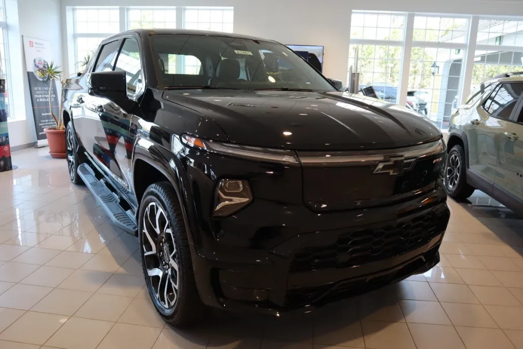 2024 Chevrolet Silverado EV RST photo 1