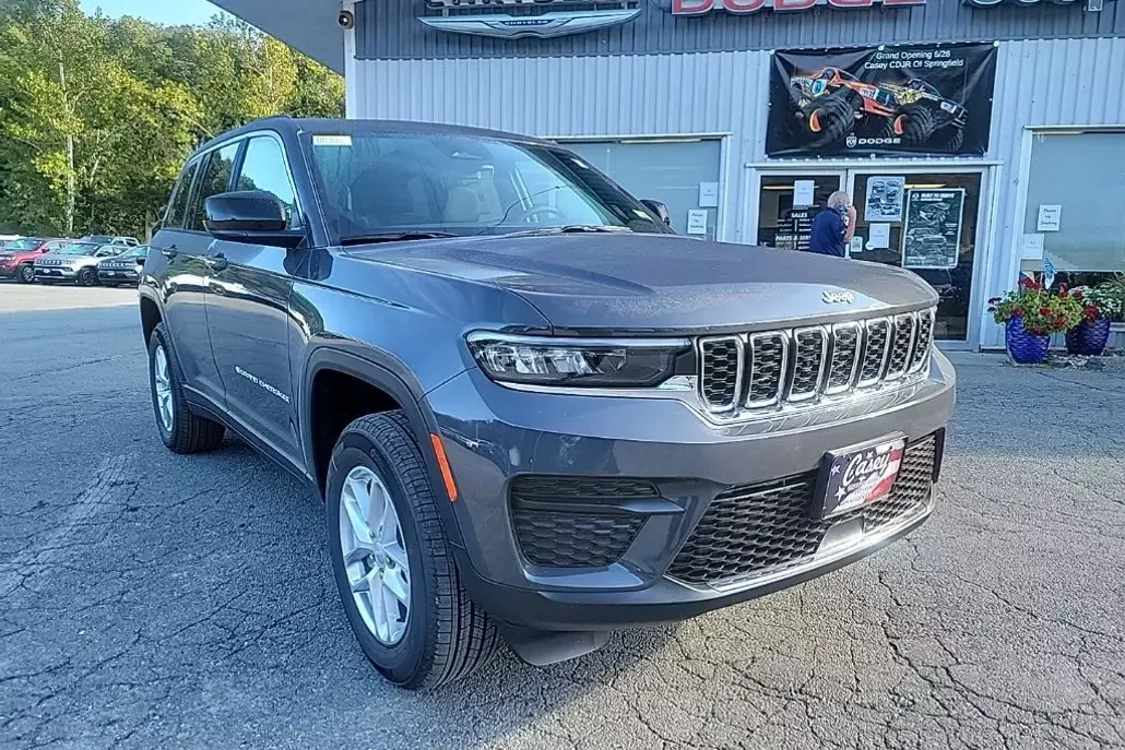 2025 Jeep Grand Cherokee Laredo Altitude photo 1
