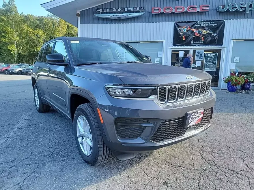2025 Jeep Grand Cherokee Laredo Altitude photo 1