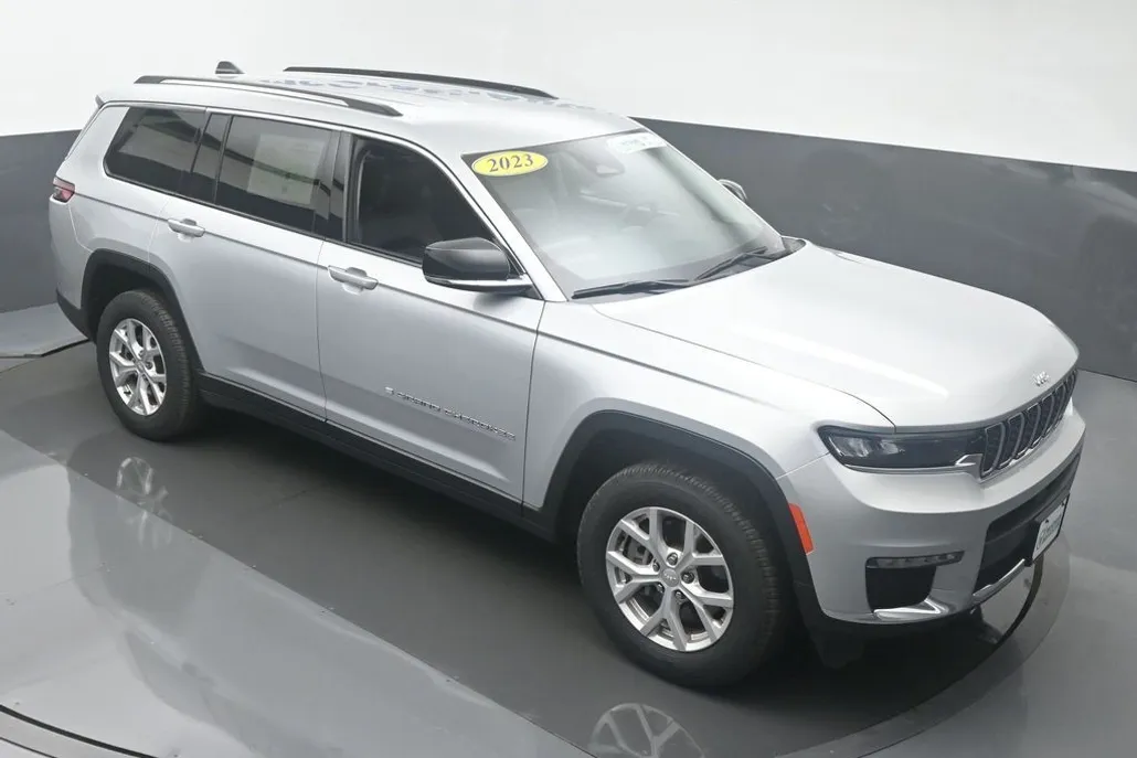 2023 Jeep Grand Cherokee Limited photo 1