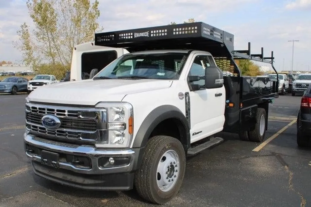 2024 Ford F-600 photo 1