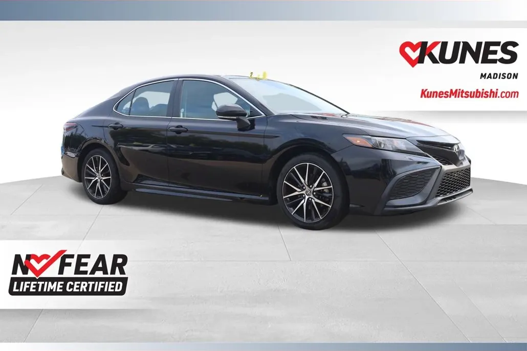 2024 Toyota Camry SE photo 1