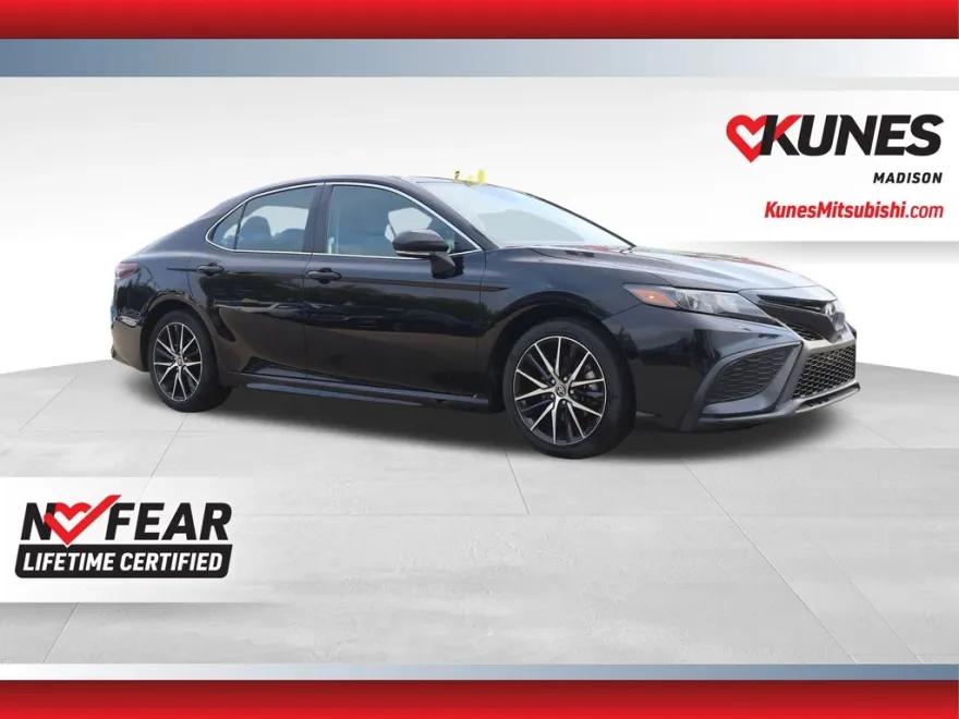 2024 Toyota Camry SE photo 1