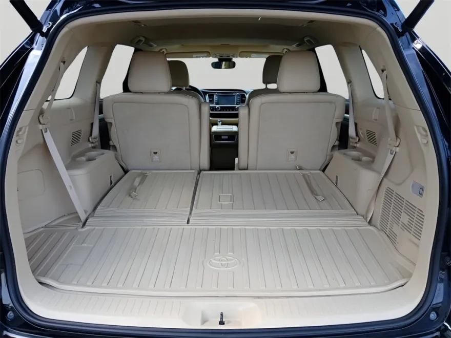 2019 Toyota Highlander XLE photo 1
