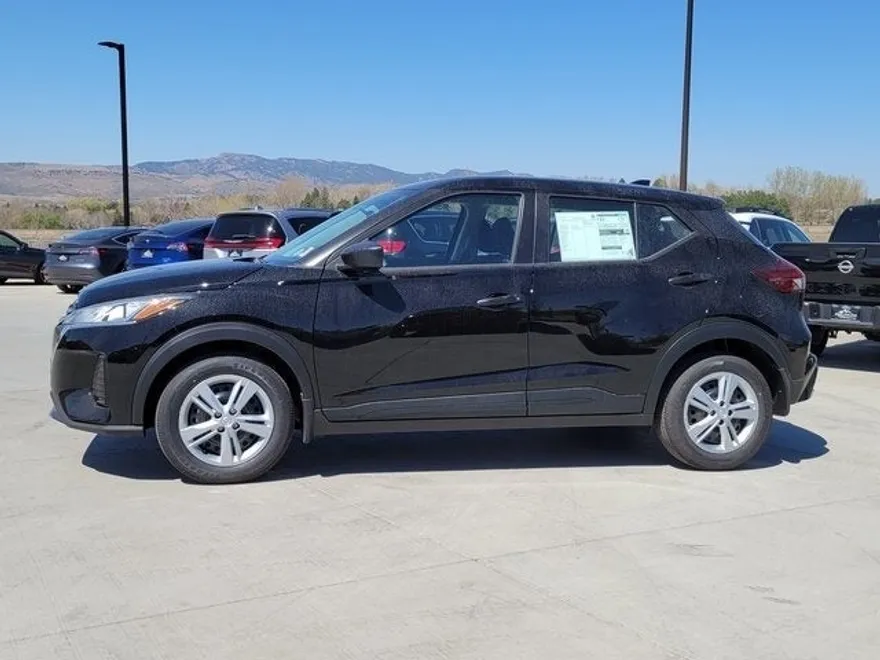 2025 Nissan Kicks Play S photo 1