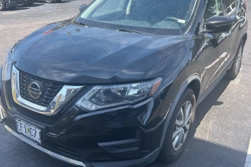 2020 Nissan Rogue SV photo 1