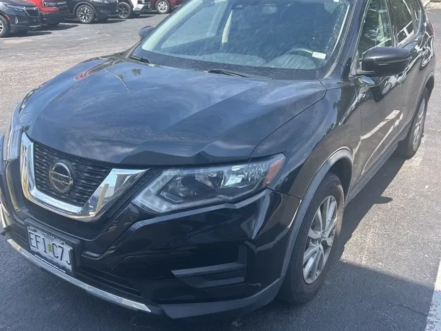 2020 Nissan Rogue SV photo 1
