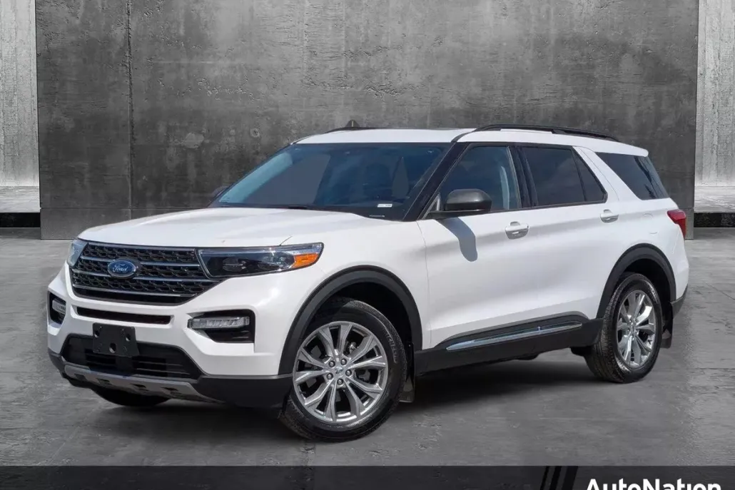 2024 Ford Explorer XLT photo 1