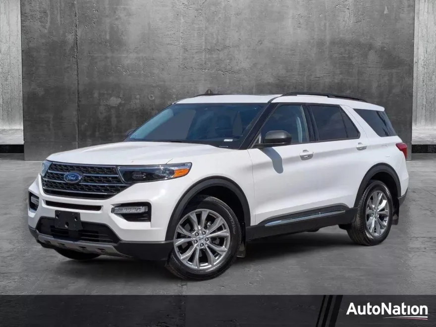 2024 Ford Explorer XLT photo 1