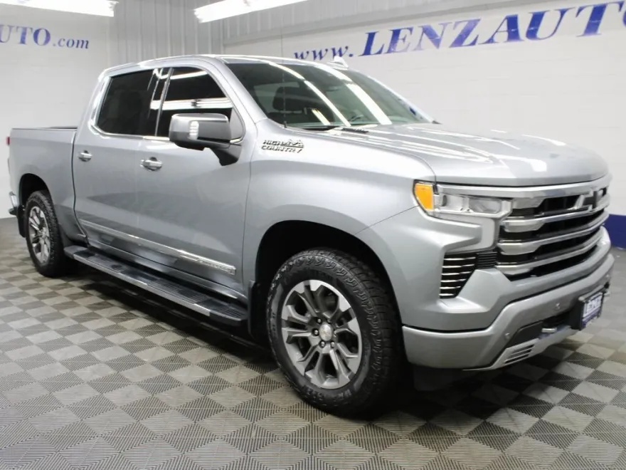 2024 Chevrolet Silverado 1500 High Country photo 1