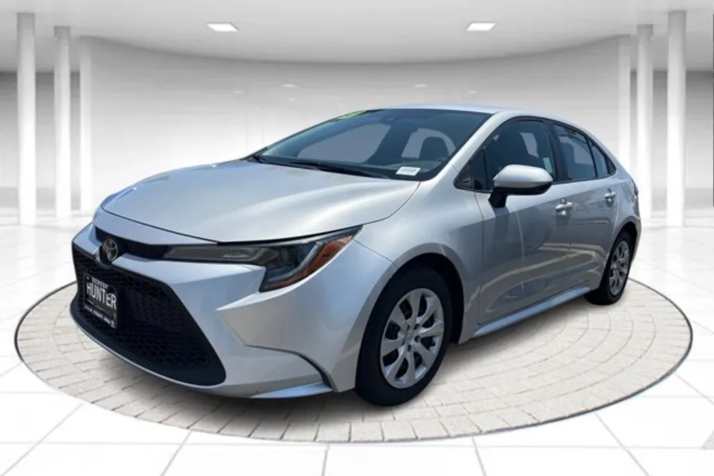 2021 Toyota Corolla LE photo 1
