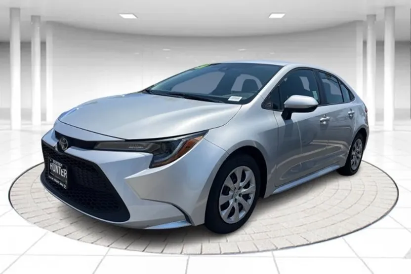 2021 Toyota Corolla LE photo 1