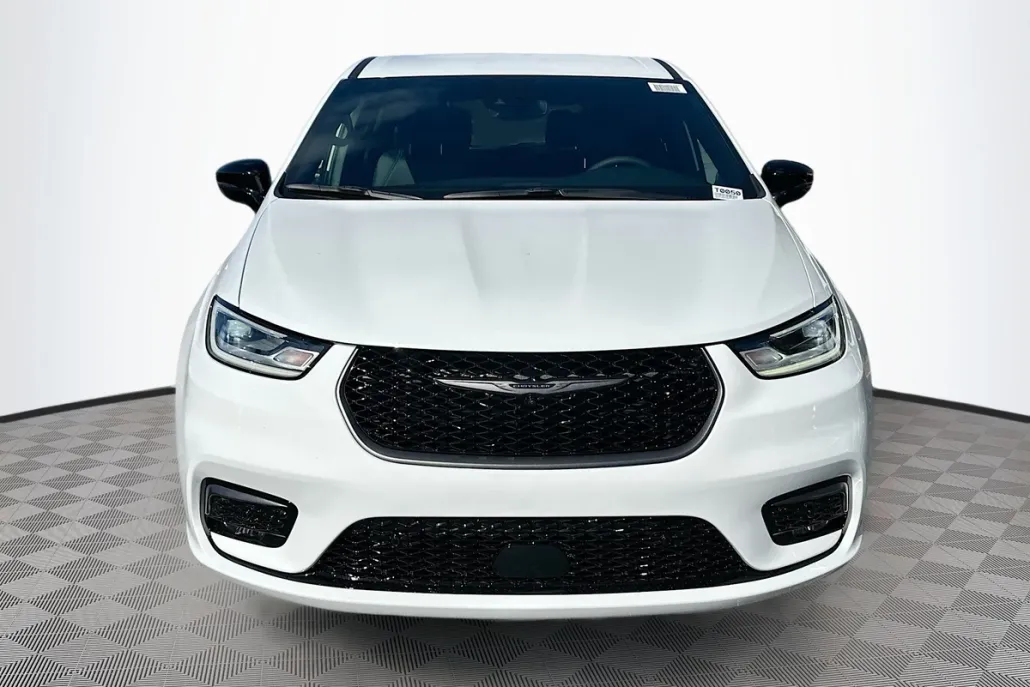 2026 Chrysler Pacifica photo 1