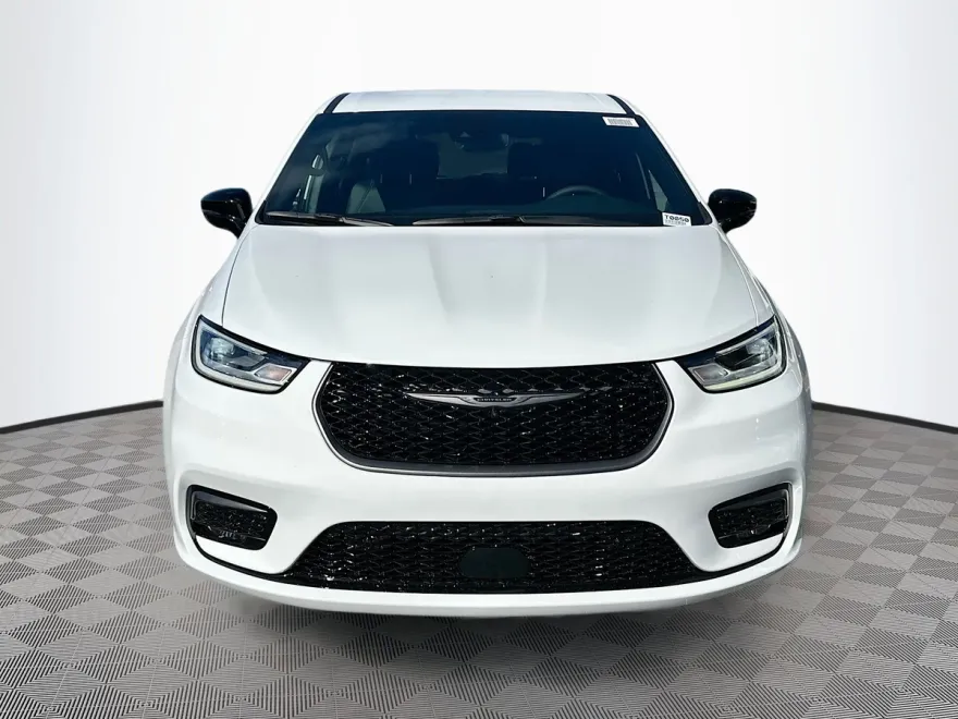 2026 Chrysler Pacifica photo 1