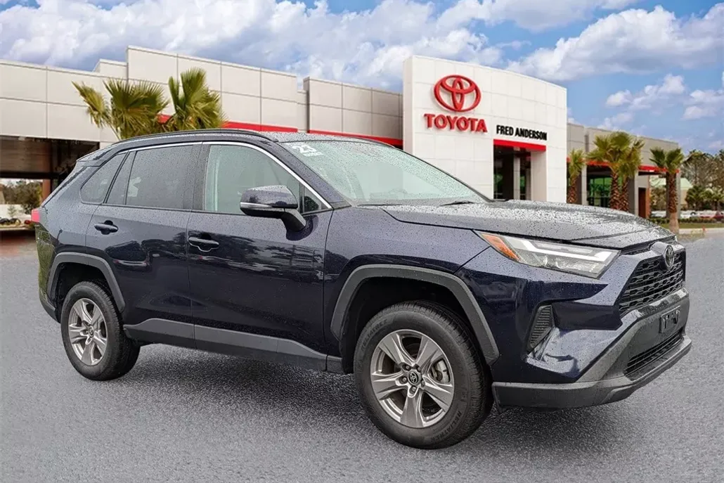 2023 Toyota RAV4 XLE photo 1