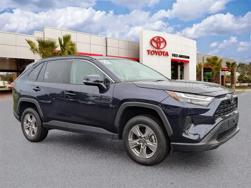 2023 Toyota RAV4 XLE photo 1