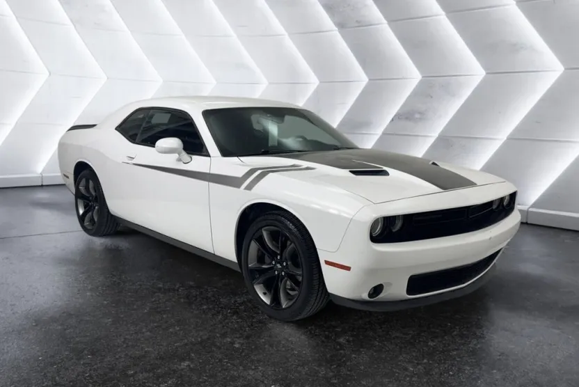 2018 Dodge Challenger SXT photo 1
