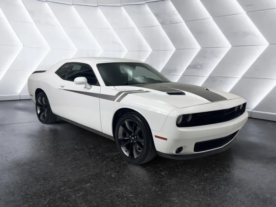 2018 Dodge Challenger SXT photo 1