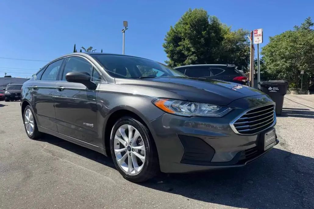 2019 Ford Fusion Hybrid SE photo 1