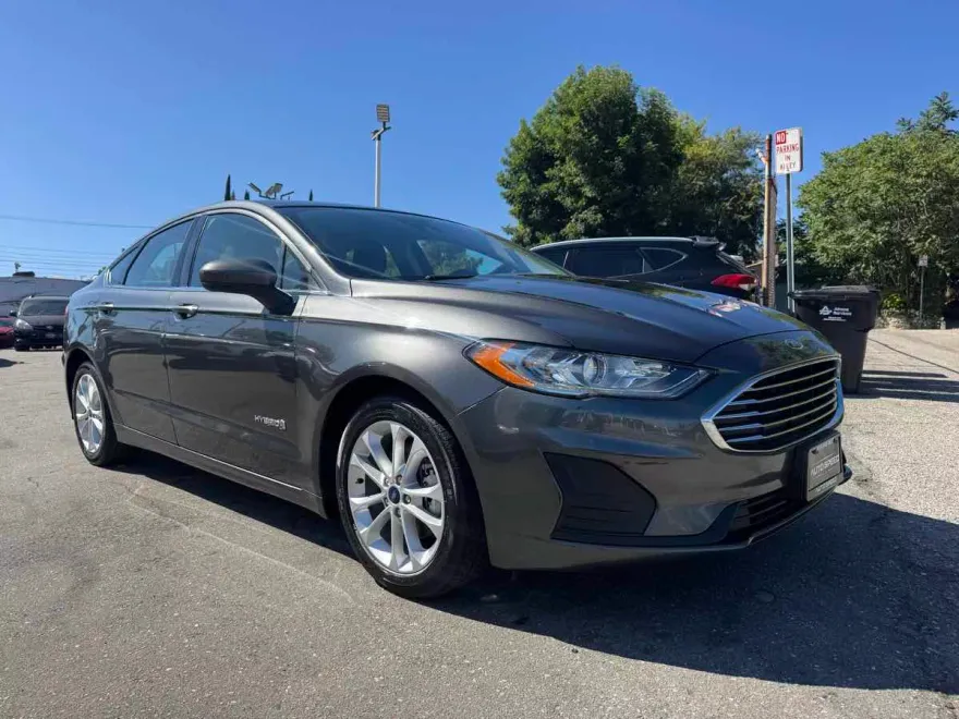 2019 Ford Fusion Hybrid SE photo 1