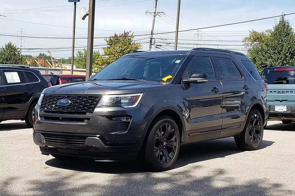 2019 Ford Explorer Sport photo 1