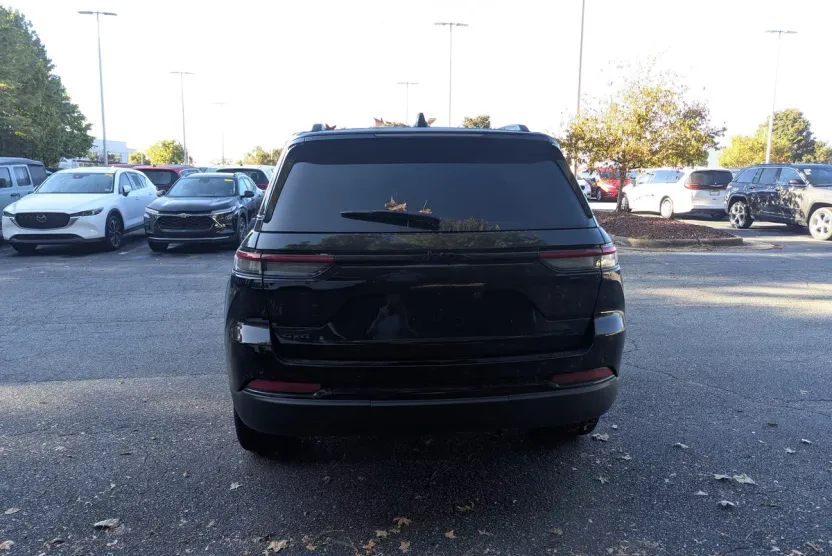 2023 Jeep Grand Cherokee Altitude photo 1