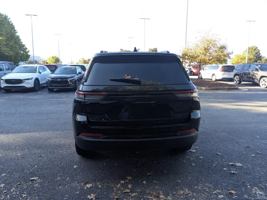 2023 Jeep Grand Cherokee Altitude photo 1