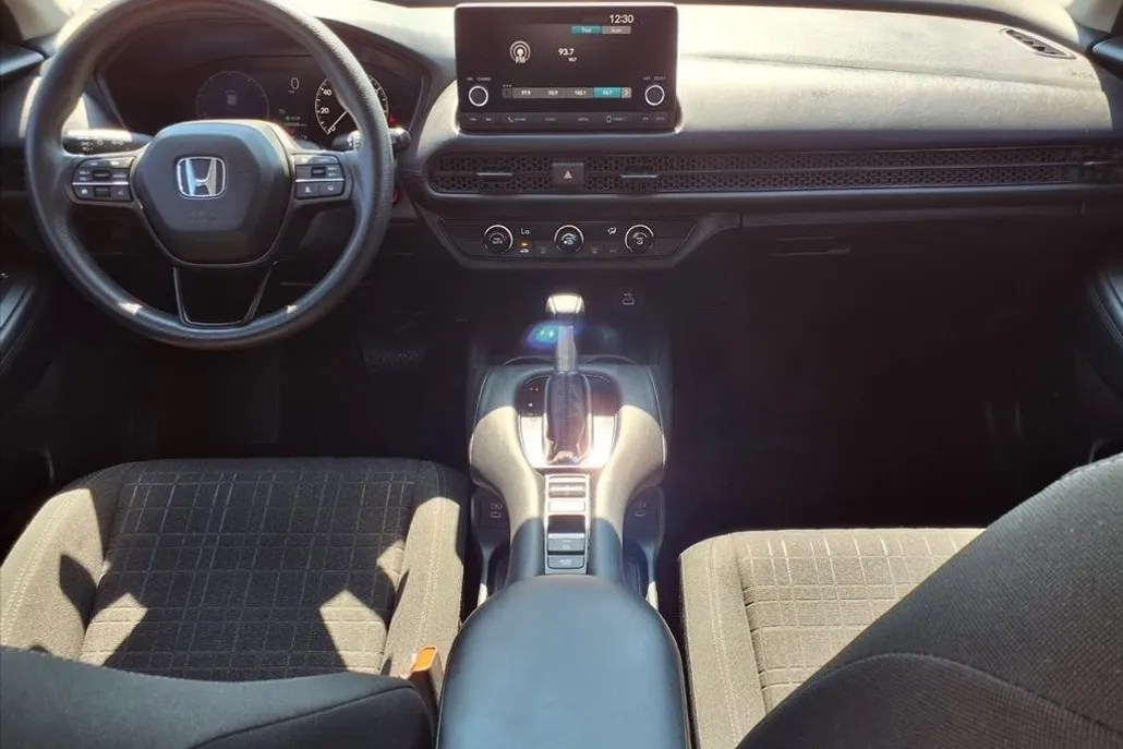 2025 Honda HR-V LX photo 1