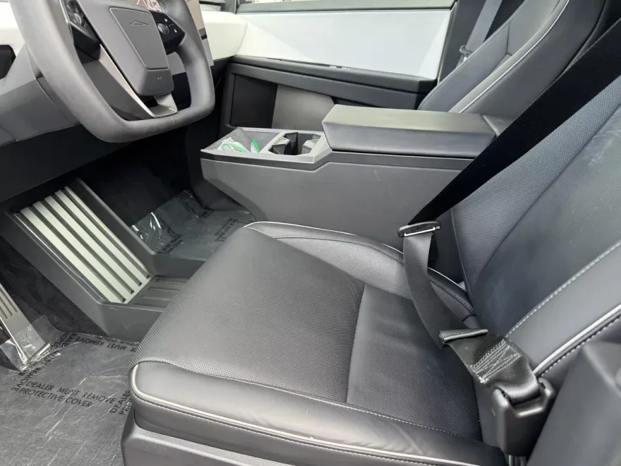 2024 Tesla Cybertruck photo 1