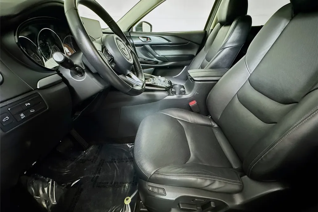 2022 Mazda CX-9 Touring photo 1