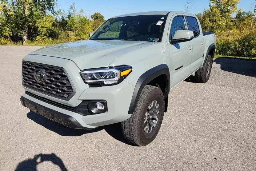 2022 Toyota Tacoma TRD Off-Road photo 1