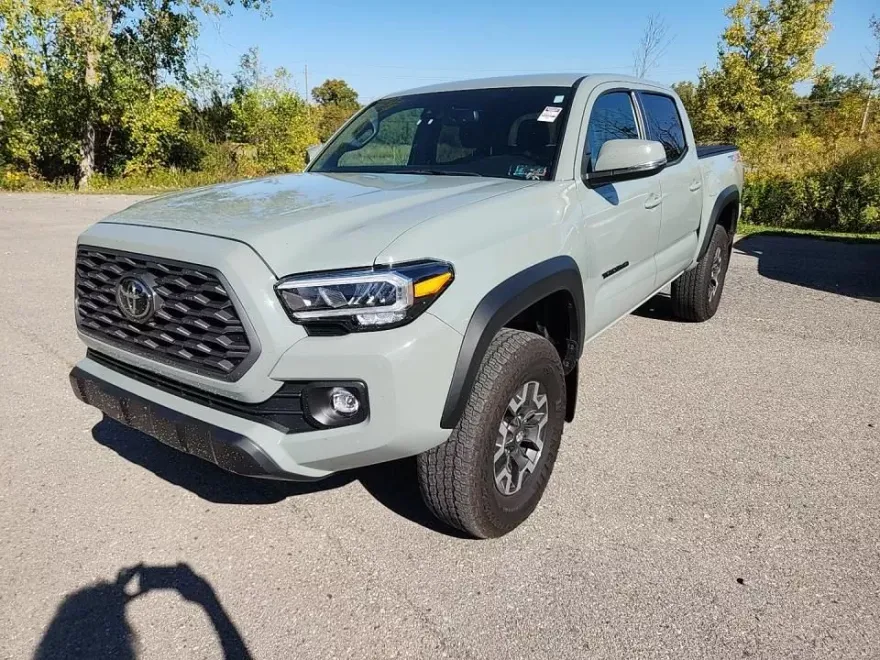 2022 Toyota Tacoma TRD Off-Road photo 1