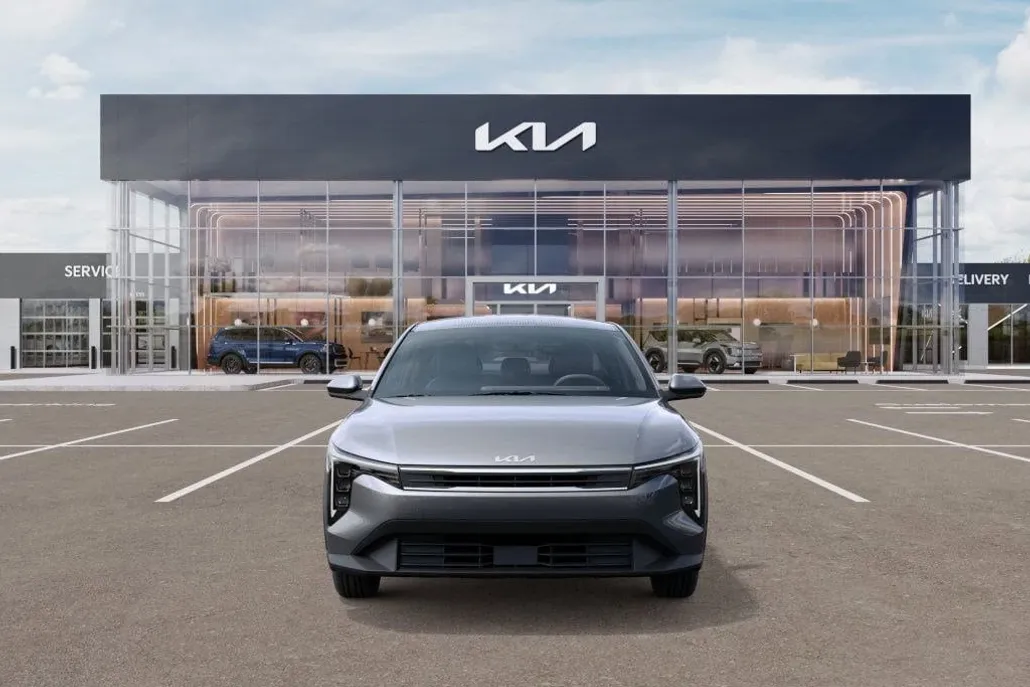 2025 Kia K4 LXS photo 1