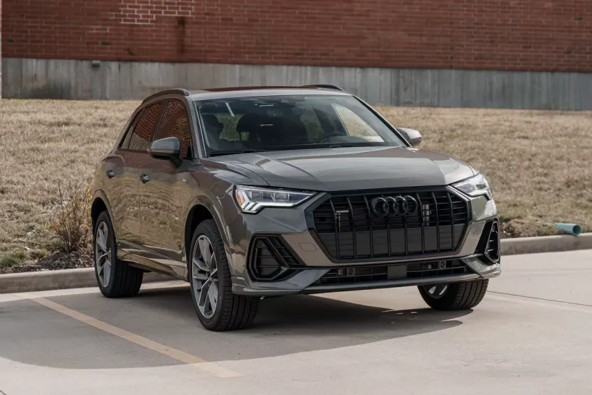 2025 Audi Q3 S line Premium photo 1