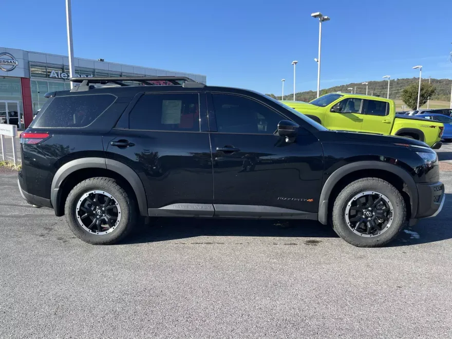 2024 Nissan Pathfinder Rock Creek photo 1