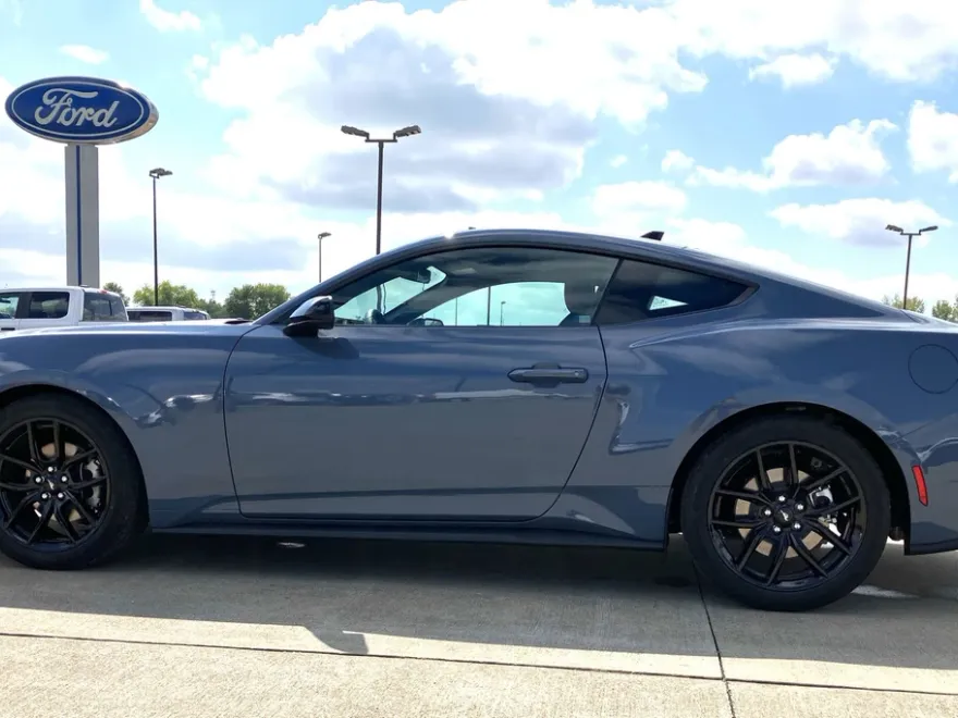 2025 Ford Mustang EcoBoost Premium photo 1