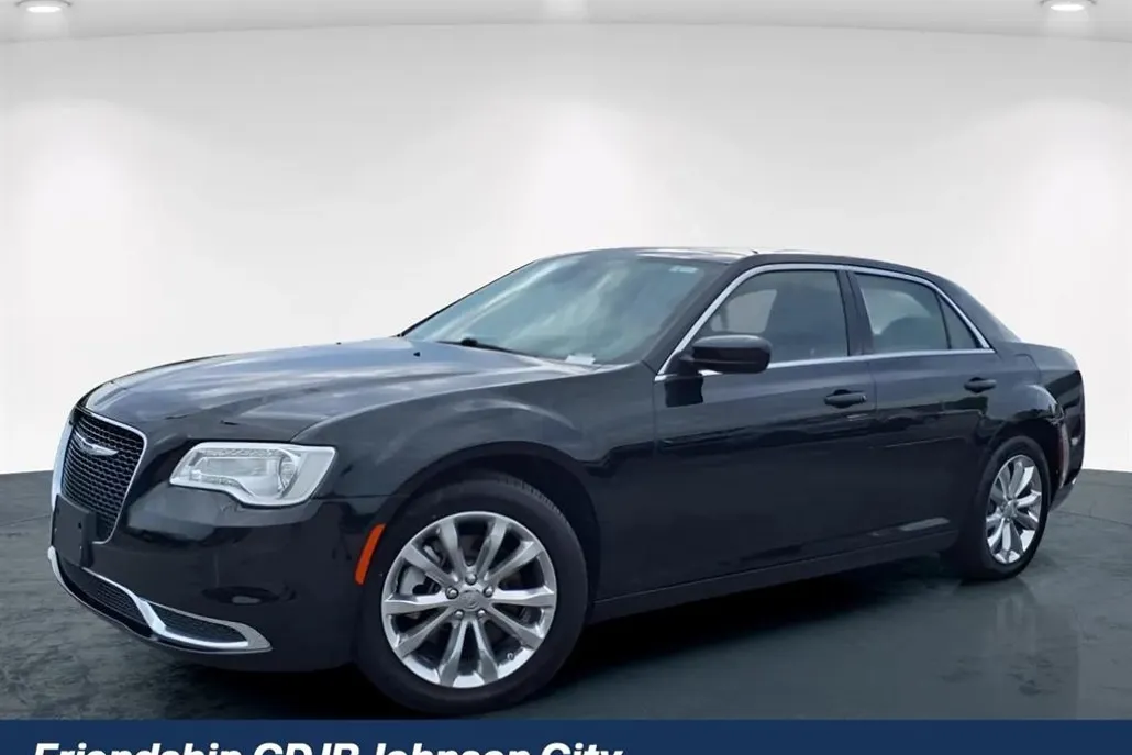 2022 Chrysler 300 Touring photo 1