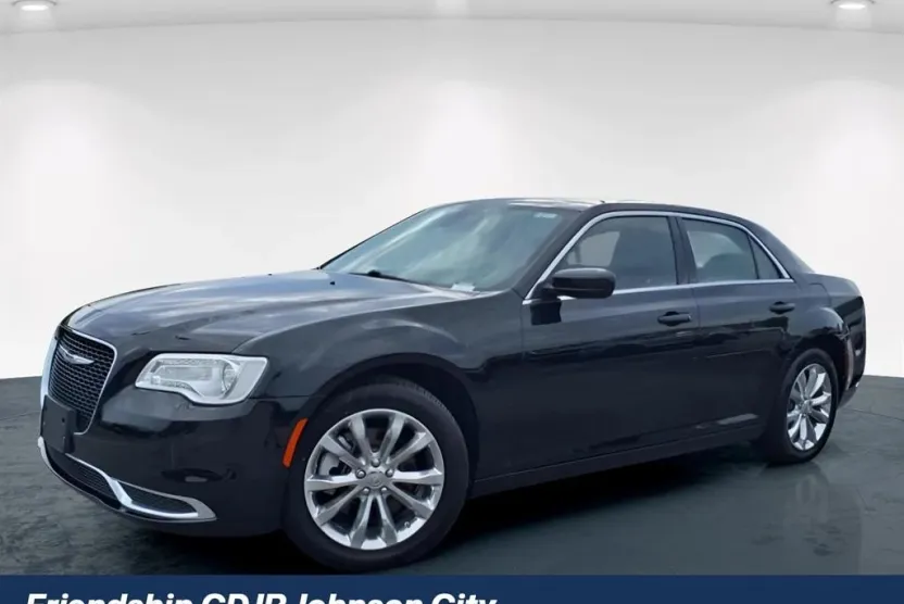 2022 Chrysler 300 Touring photo 1