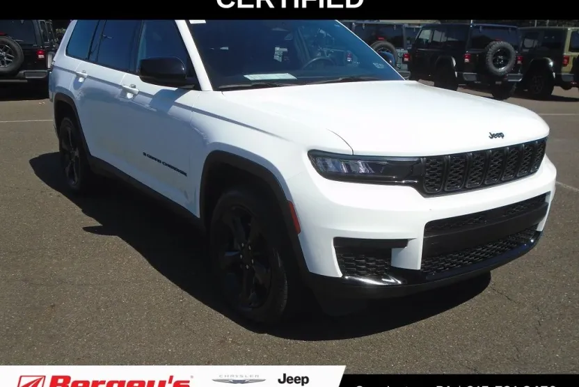 2023 Jeep Grand Cherokee Altitude photo 1