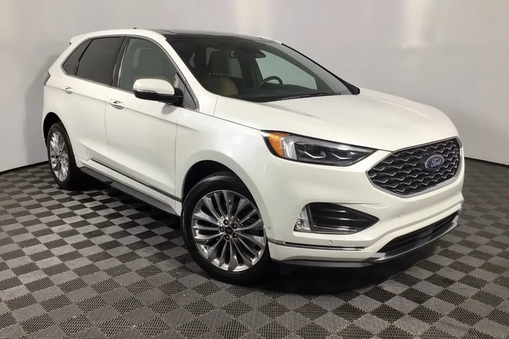 2024 Ford Edge Titanium photo 1