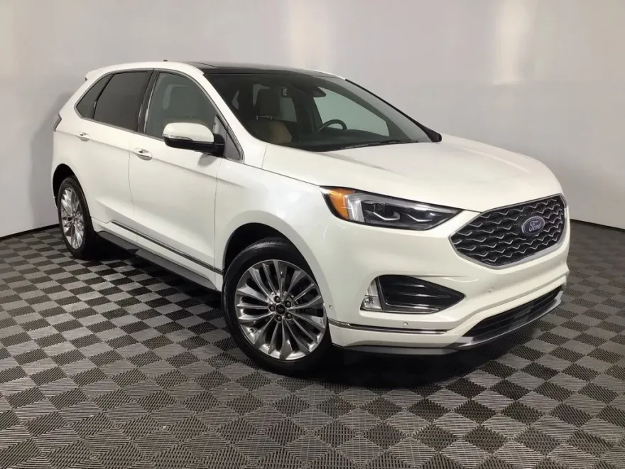 2024 Ford Edge Titanium photo 1