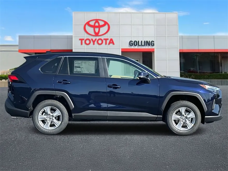 2025 Toyota RAV4 XLE photo 1