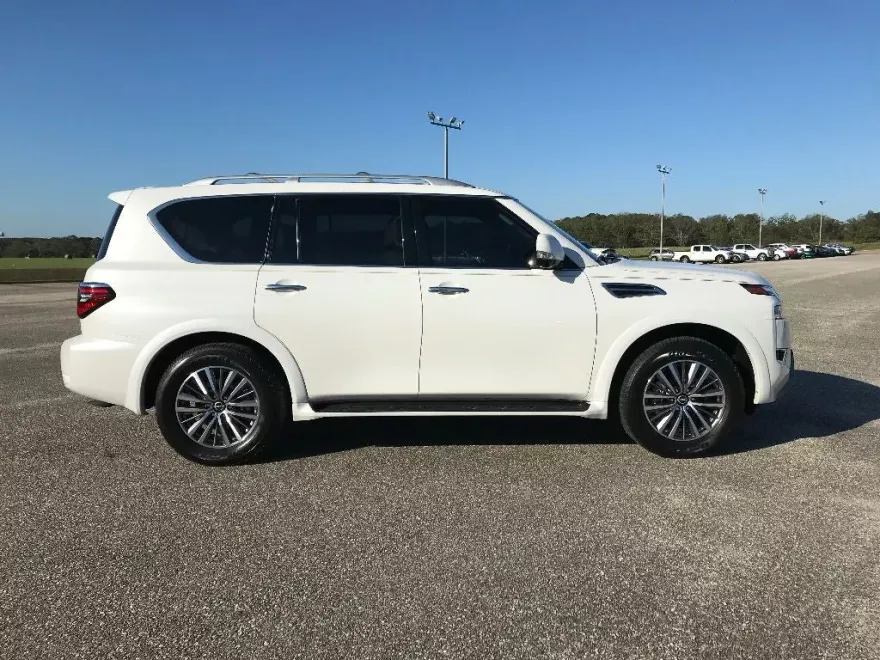 2024 Nissan Armada SL photo 1