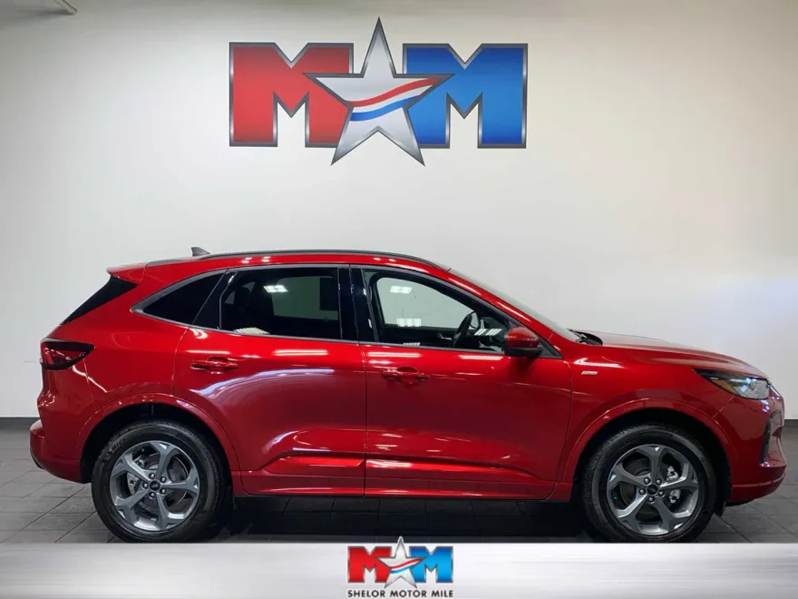 2023 Ford Escape ST-Line Select photo 1
