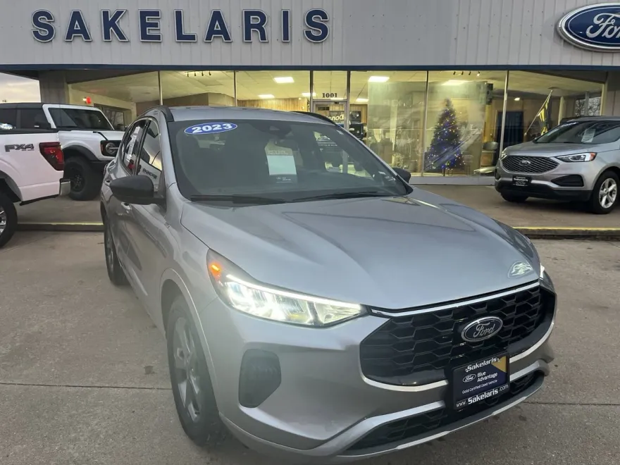 2023 Ford Escape ST-Line photo 1